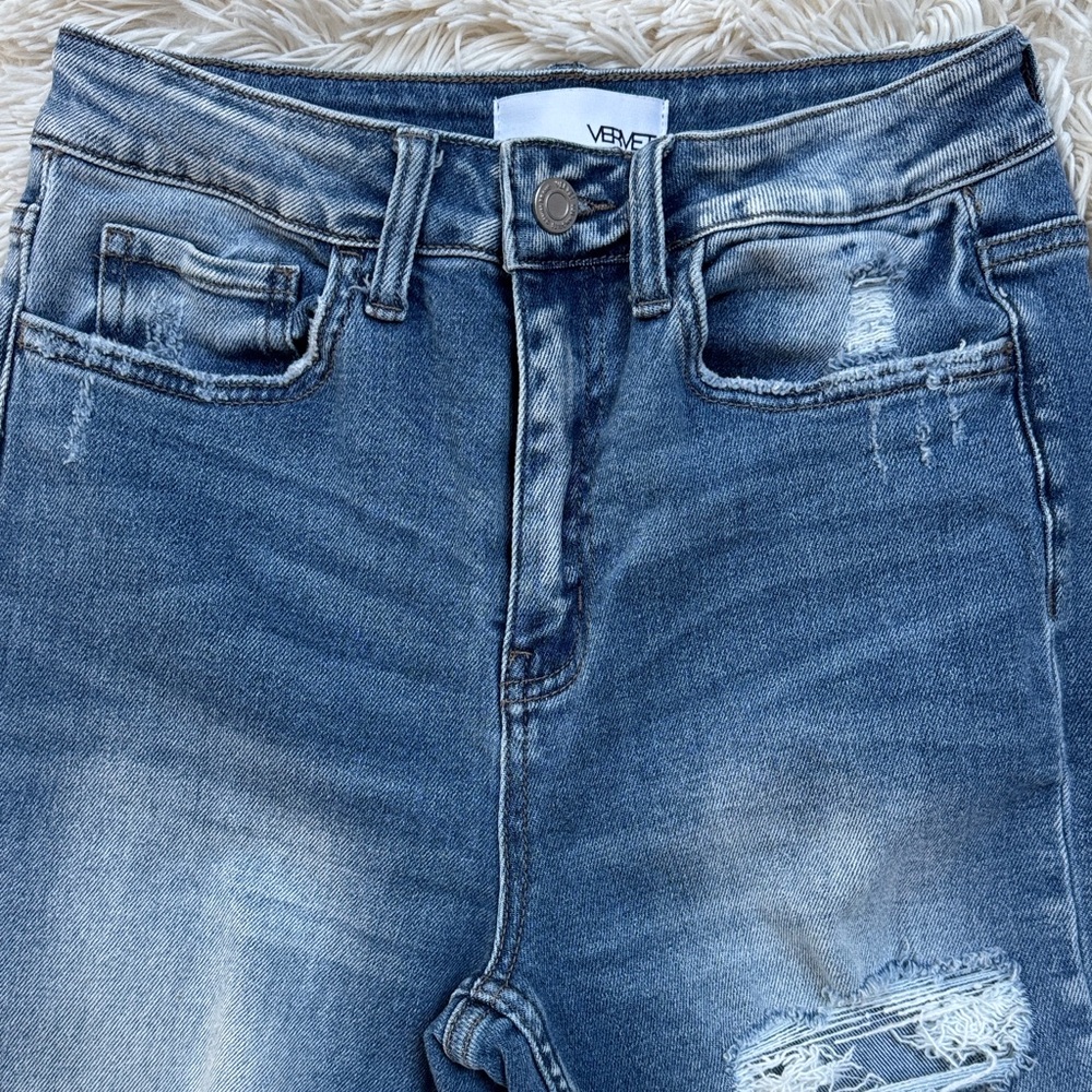 Vervet Straight Leg Distressed Jeans ๐ Dark Wash - Picture 5 of 13